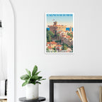 Poster d'art de Cagnes-sur-Mer sous cadre posé sur une console moderne en bois