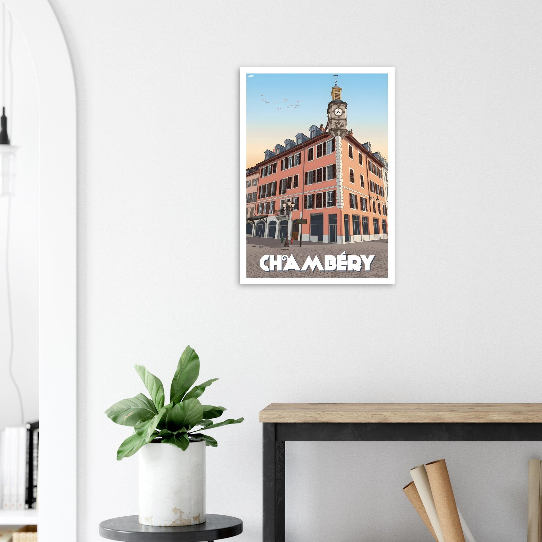 Poster d'art de Chambéry sous cadre posé sur une console moderne dans une entrée