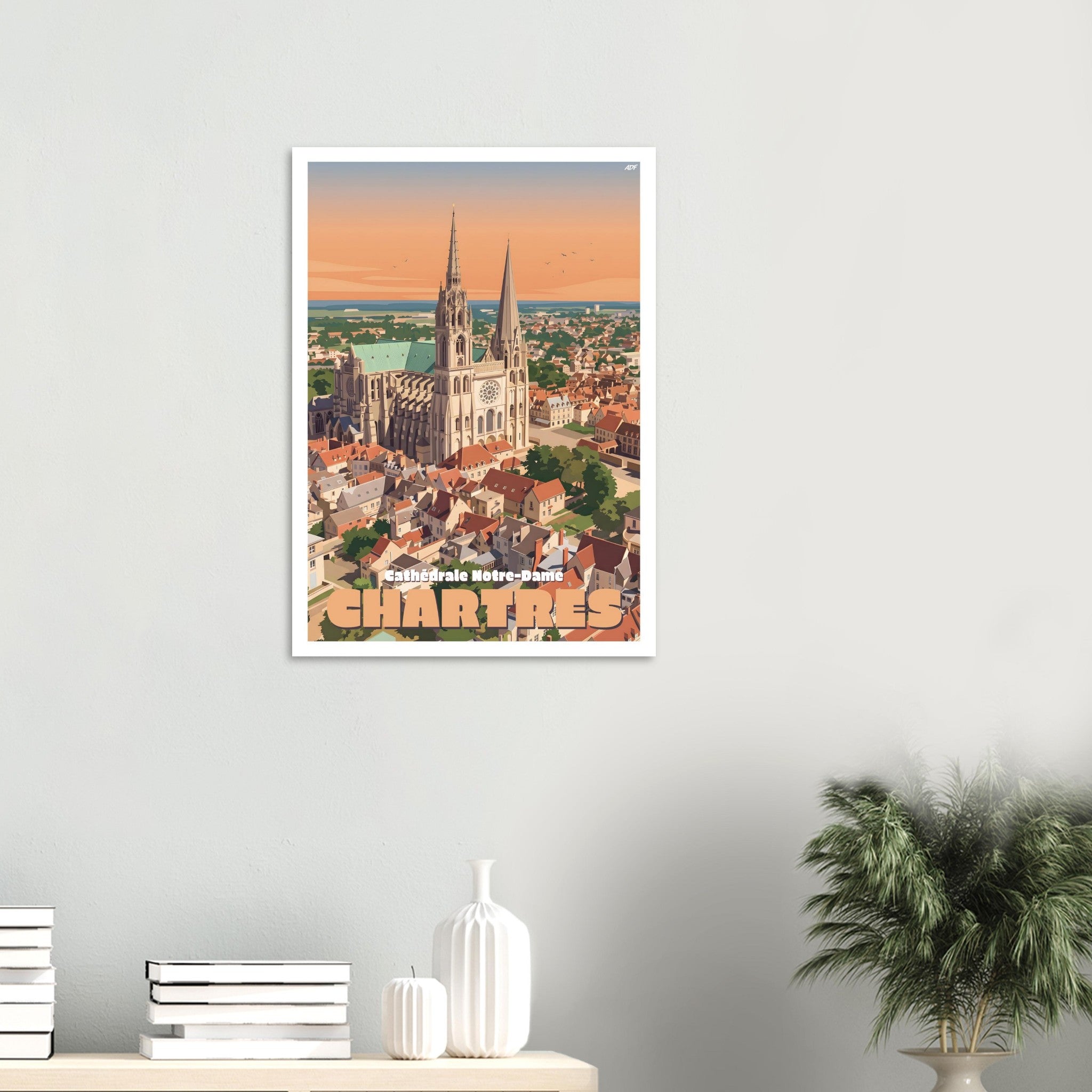 Poster de voyage de Chartres sous cadre posé sur une console en bois moderne