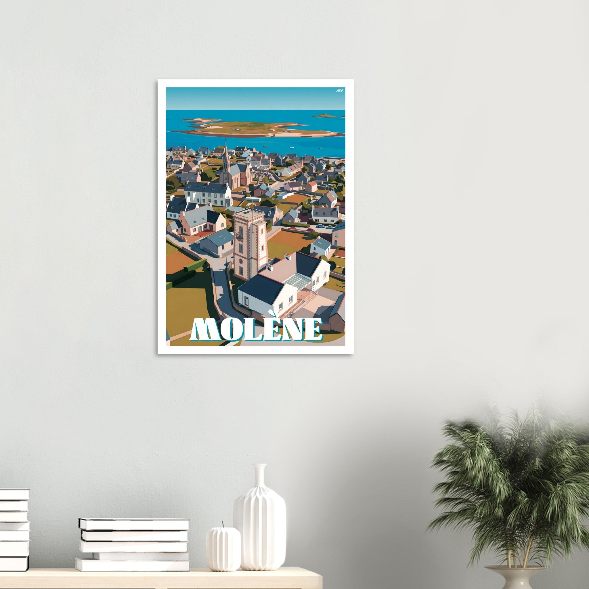 Affiche encadrée de l'île-Molène fixée au mur dans un intérieur épuré et lumineux