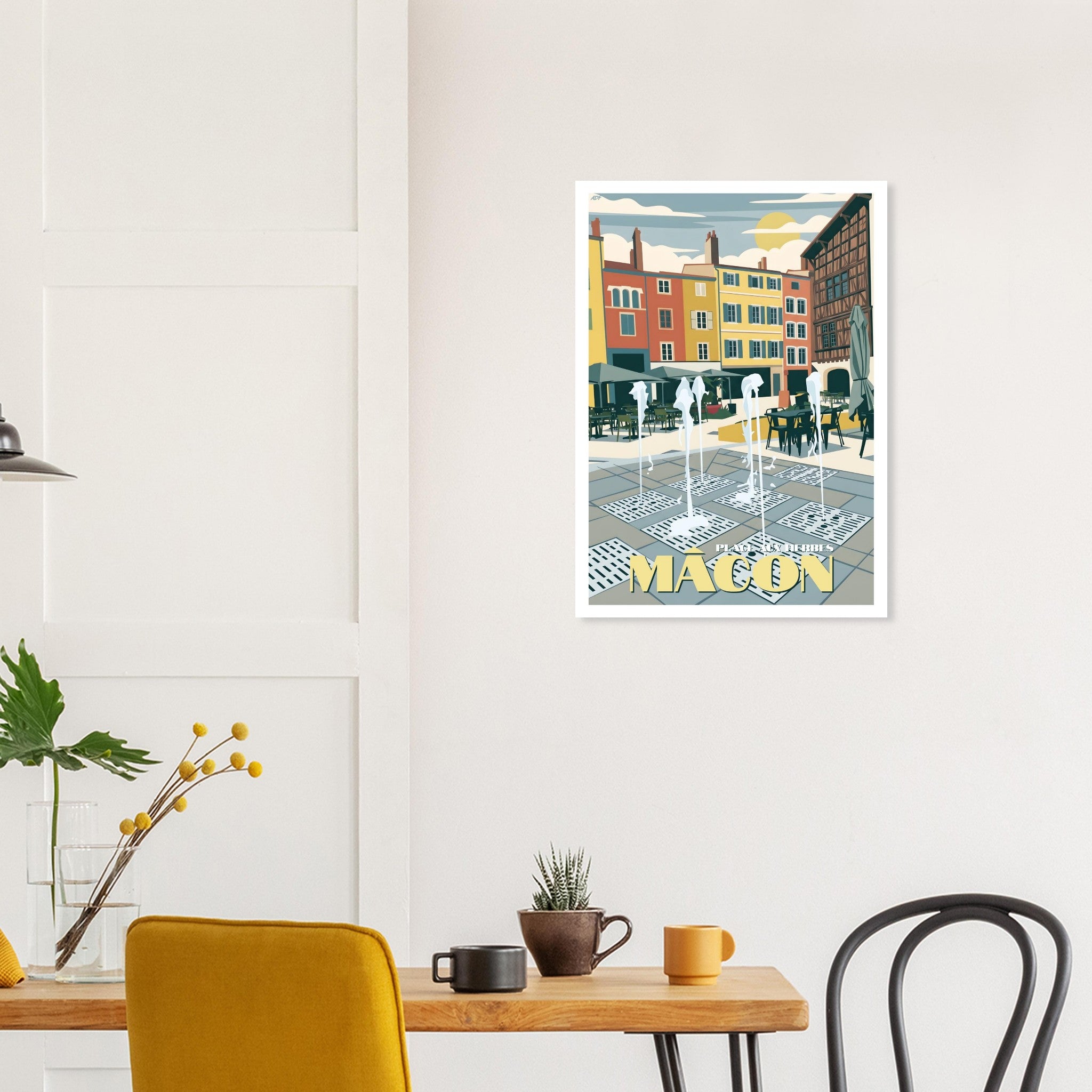 Tirage d'art illustré de Mâcon fixé au mur au-dessus d'une table à manger