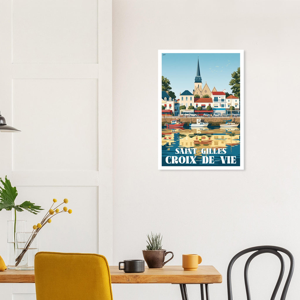 Affiche rétro de bord de mer fixée au mur d'une salle à manger moderne