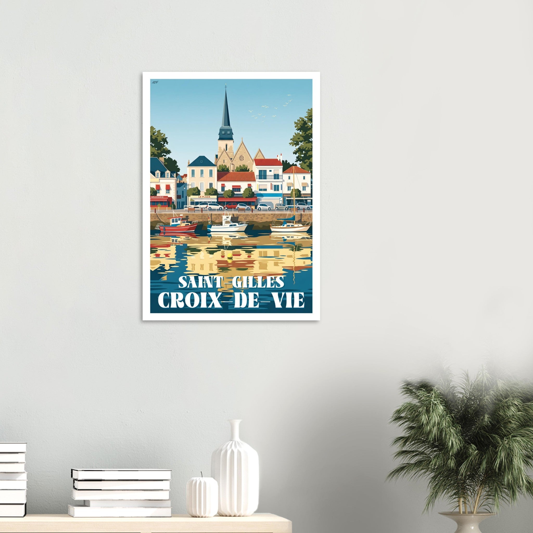 Affiche encadrée de Saint-Gilles-Croix-de-Vie accrochée sur un mur blanc lumineux