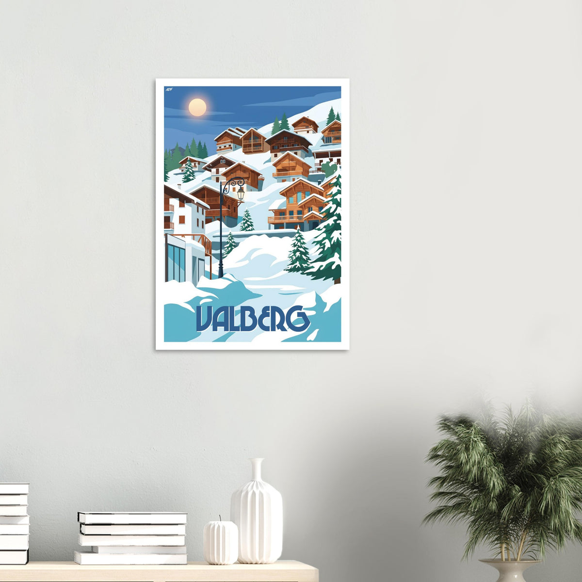 Grand tirage d'art de l'affiche de Valberg posé au sol sur un parquet en bois contre un mur blanc