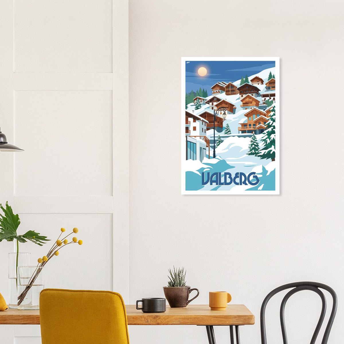 Affiche de montagne de Valberg fixée au mur d'une salle à manger contemporaine au-dessus d'une table