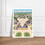 Grand poster encadré de Versailles posé au sol sur un sol en parquet