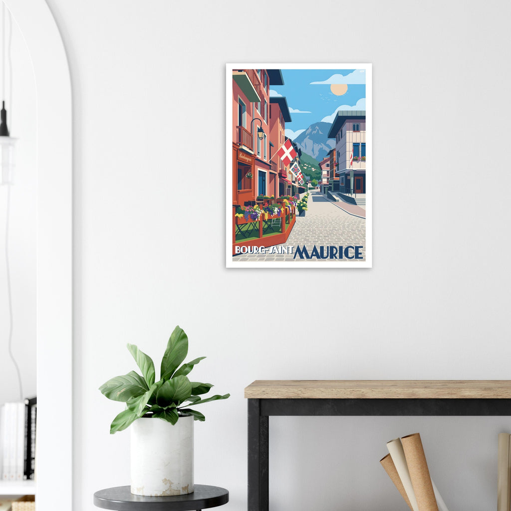 Poster de voyage alpin sous cadre posé sur une console avec plante verte