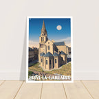 Grand poster encadré de la collégiale Saint-Martin de Brive posé sur du parquet