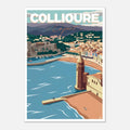 Poster rétro illustré de Collioure avec vue sur les vagues méditerranéennes et le village fortifié