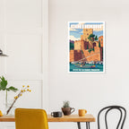 Décoration murale lumineuse avec le poster illustré de Collioure au-dessus d'une table à manger