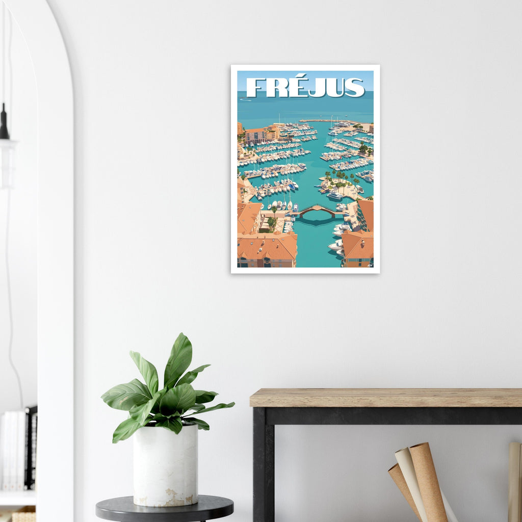 Poster de voyage de Fréjus sous cadre posé sur une console moderne