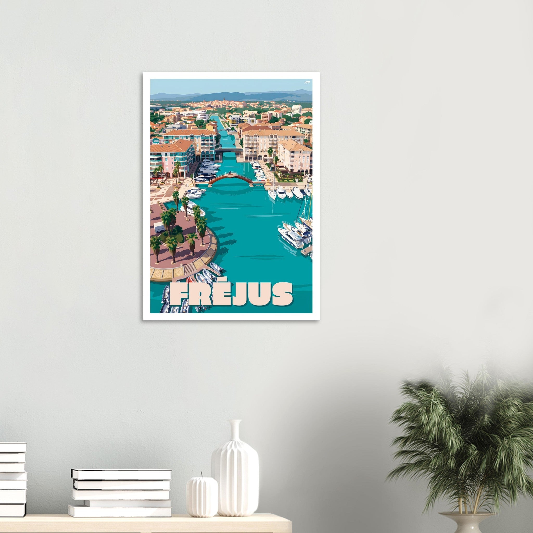 Décoration murale lumineuse avec le poster de Port-Fréjus au-dessus d'un meuble bas