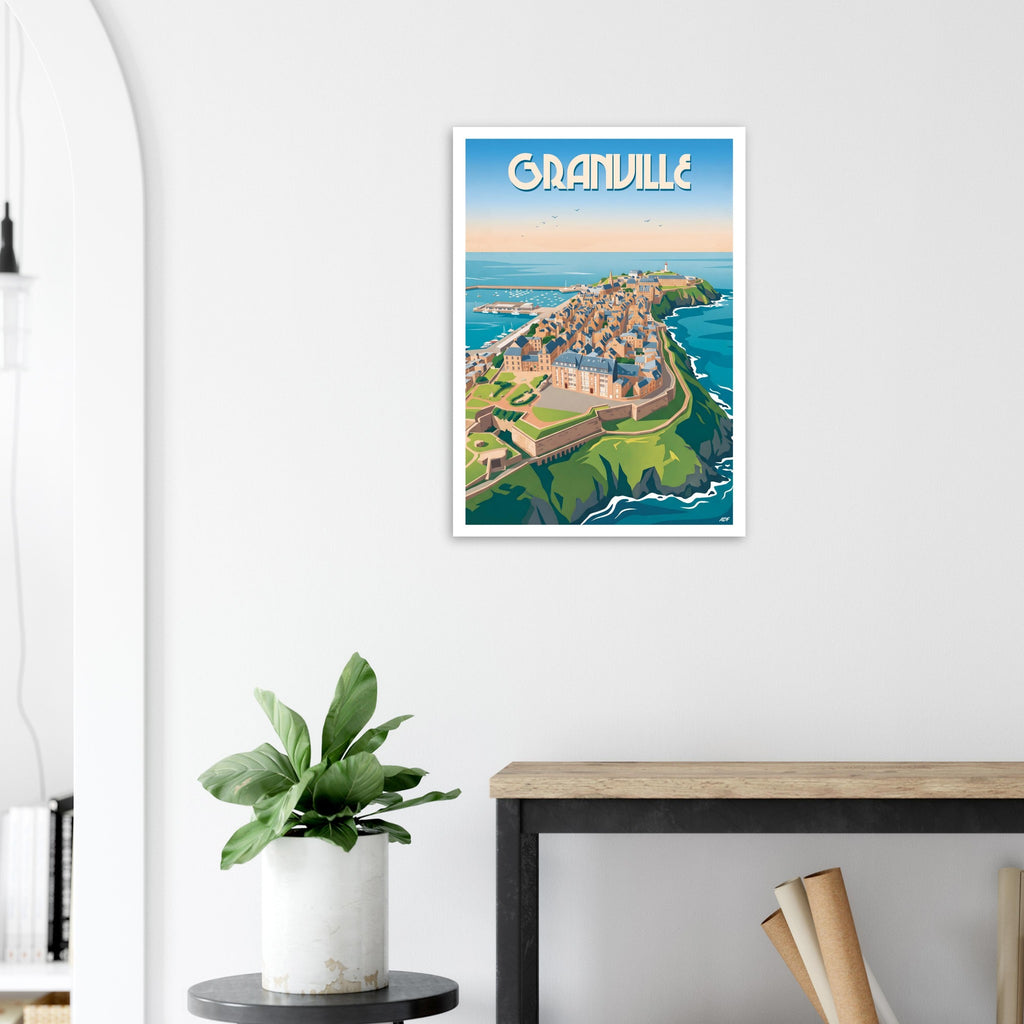 Affiche de voyage de Granville sous cadre posée sur une console en bois moderne