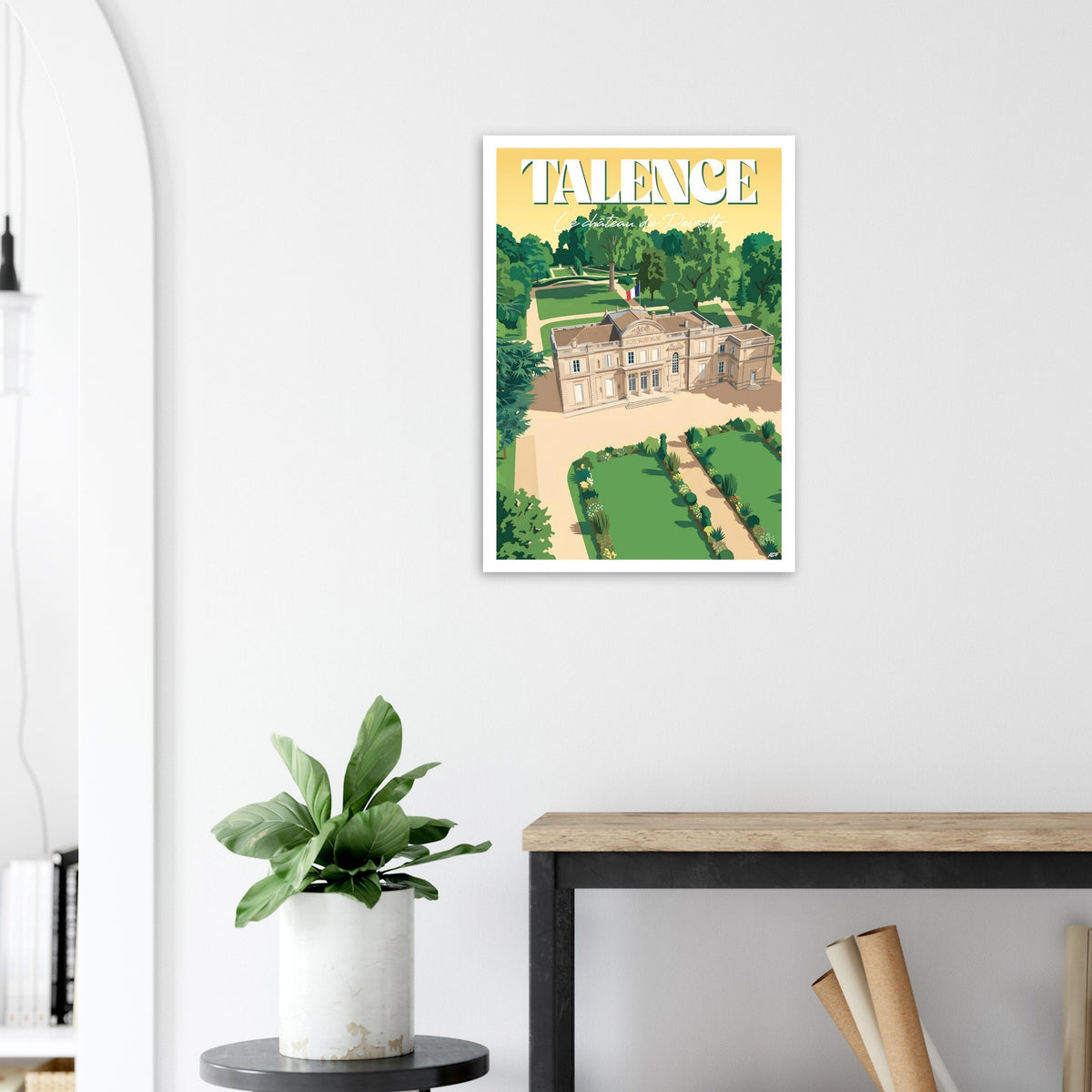 Décoration murale élégante avec le poster illustré de Talence au-dessus d'une table à manger